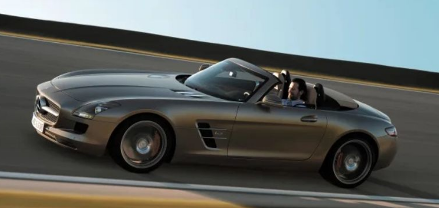 شاهد.. أسطول سيارات محمد صلاح وأسعارها