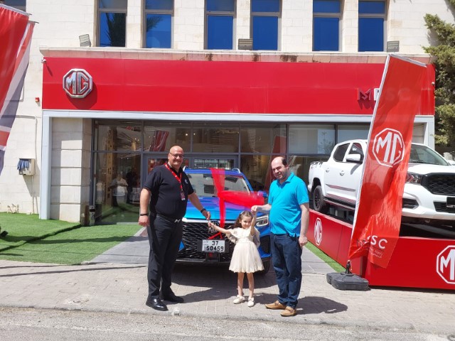 (وكلاء سيارات إم جي في الأردن) تسلم الجوائز الكبرى لحملة مرور 99 عام على انطلاقها