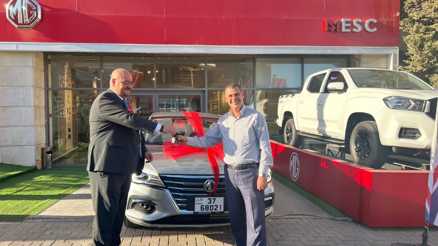 (وكلاء سيارات إم جي في الأردن) تسلم الجوائز الكبرى لحملة مرور 99 عام على انطلاقها