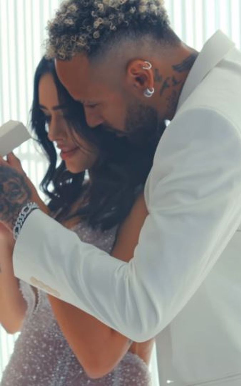 حبيبة نيمار.. برونا بيانكاردي تصل للسعودية