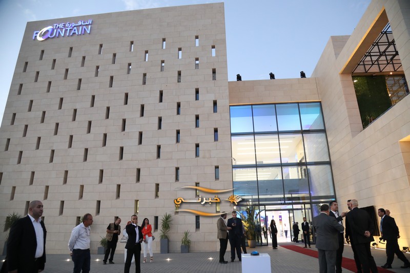 الخصاونة يرعى افتتاح النافورة مول في العقبة