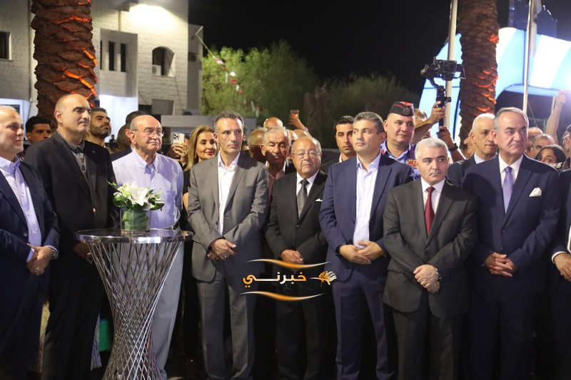 الخصاونة يرعى افتتاح النافورة مول في العقبة