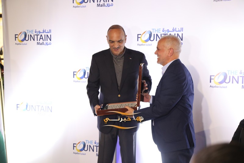 الخصاونة يرعى افتتاح النافورة مول في العقبة