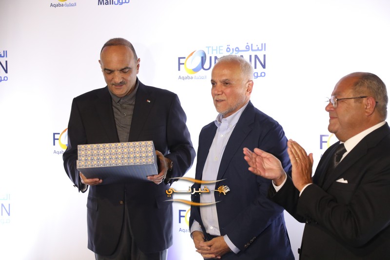 الخصاونة يرعى افتتاح النافورة مول في العقبة