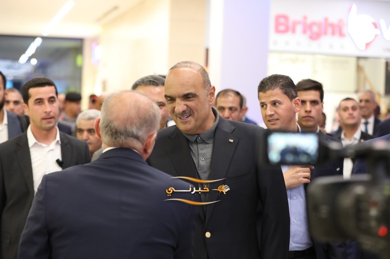 الخصاونة يرعى افتتاح النافورة مول في العقبة