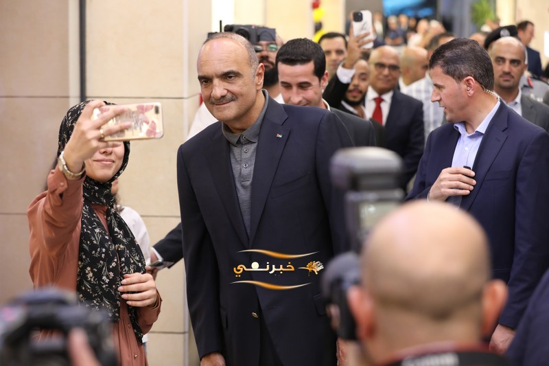 الخصاونة يرعى افتتاح النافورة مول في العقبة