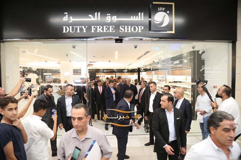 الخصاونة يرعى افتتاح النافورة مول في العقبة