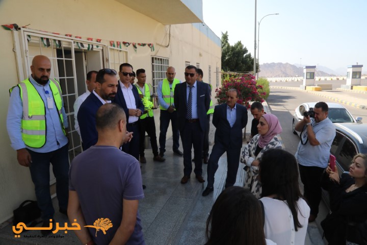 نافذ للخدمات اللوجستية تنظم جولة لصحفيين على مراكز عملها وساحاتها في العقبة