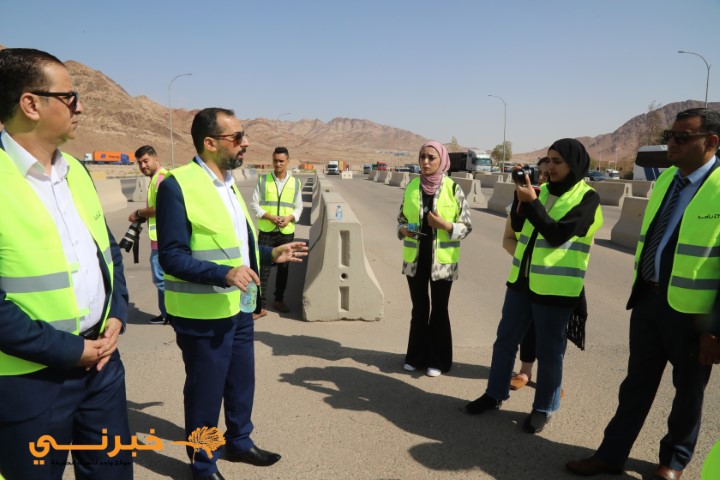 نافذ للخدمات اللوجستية تنظم جولة لصحفيين على مراكز عملها وساحاتها في العقبة