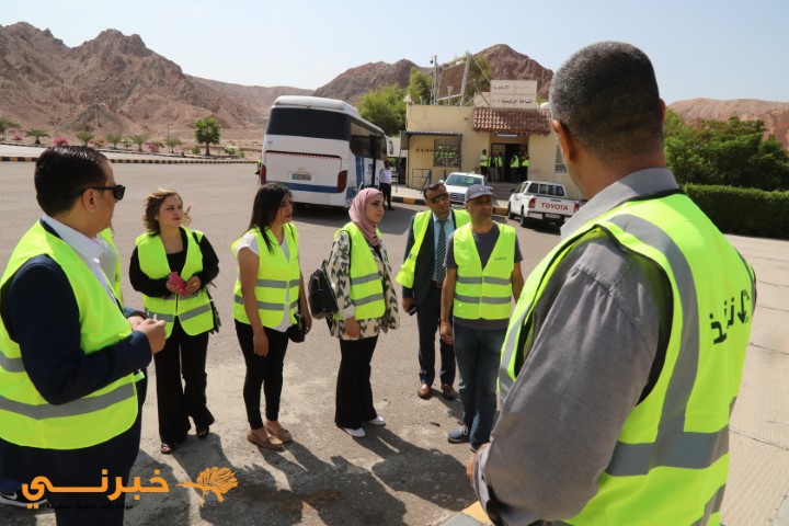 نافذ للخدمات اللوجستية تنظم جولة لصحفيين على مراكز عملها وساحاتها في العقبة