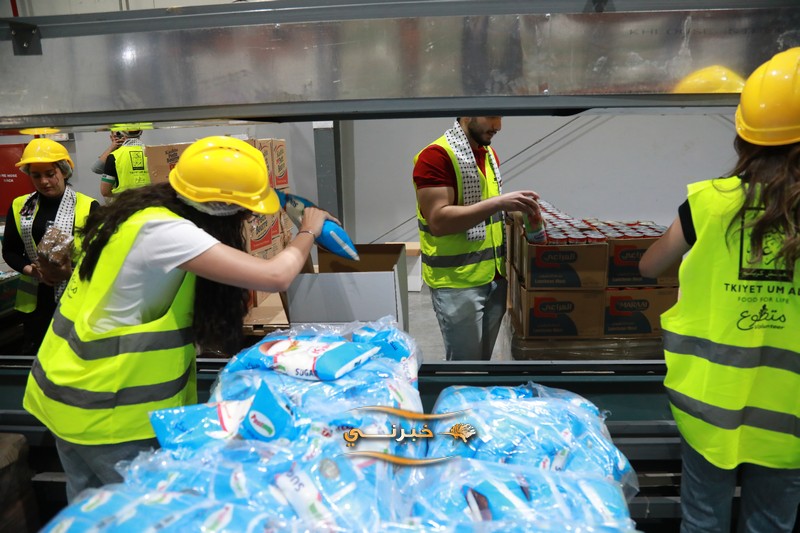 مساعدات من (تكية أم علي) إلى غزة - صور