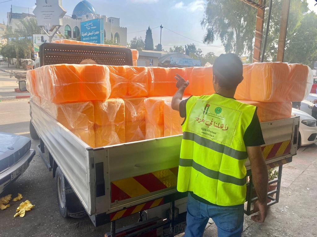 طرود الهيئة الخيرية وصلت غزة