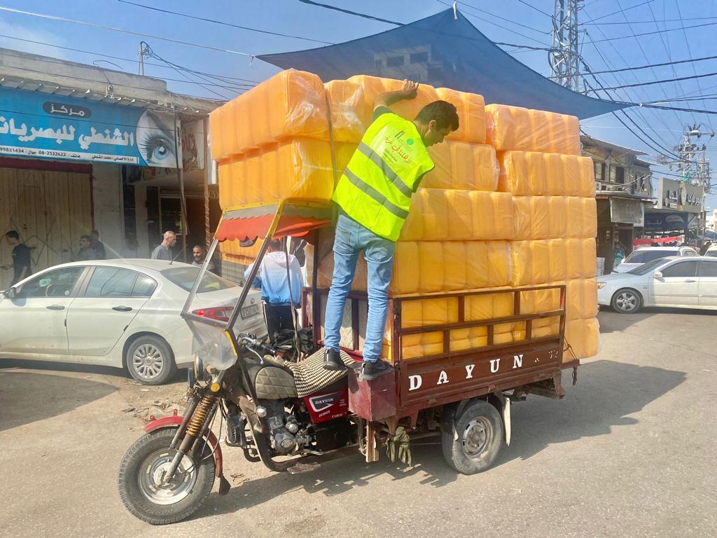 طرود الهيئة الخيرية وصلت غزة
