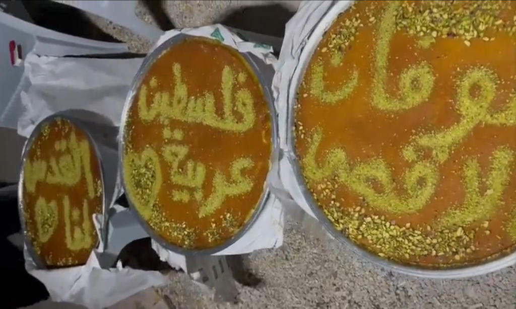 أردنيون يوزعون كنافة فرحاً بـطوفان الأقصى