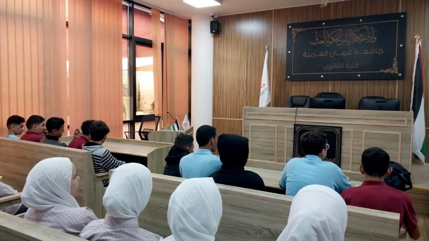 عمان العربية تستقبل وفداً طلابياً من مدرسة أكاديمية جسور المعرفة الدولية