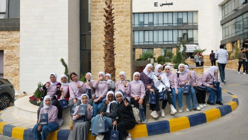 عمان العربية تستقبل وفداً طلابياً من مدرسة أكاديمية جسور المعرفة الدولية