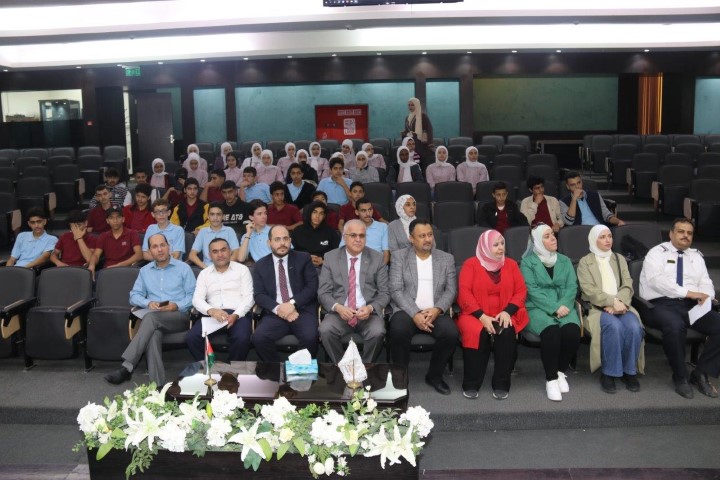 عمان العربية تستقبل وفداً طلابياً من مدرسة أكاديمية جسور المعرفة الدولية