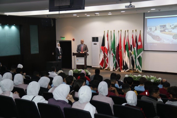 عمان العربية تستقبل وفداً طلابياً من مدرسة أكاديمية جسور المعرفة الدولية