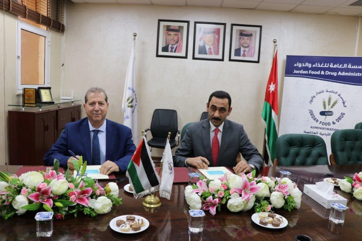 توقيع اتفاقية تعاون بين عمان العربية والمؤسسة العامة للغذاء والدواء