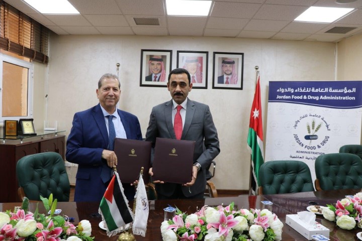 توقيع اتفاقية تعاون بين عمان العربية والمؤسسة العامة للغذاء والدواء