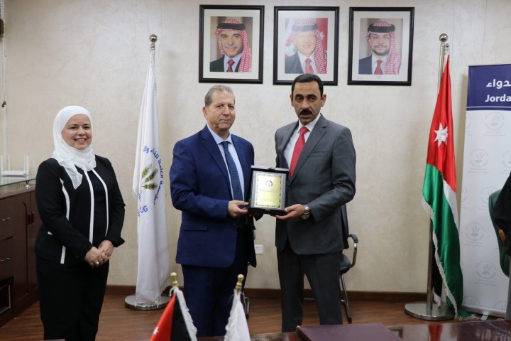 توقيع اتفاقية تعاون بين عمان العربية والمؤسسة العامة للغذاء والدواء