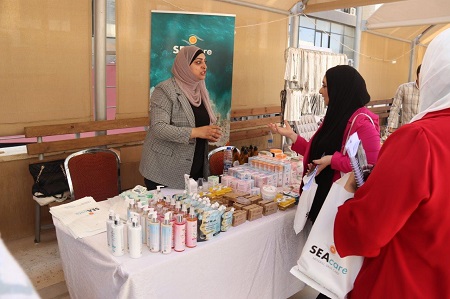 بازار سوق كرم في رحاب جامعة عمان العربية