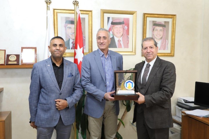 جامعة عمان العربية و iPARK / الجمعية العلمية الملكية توقعان مذكرة تفاهم