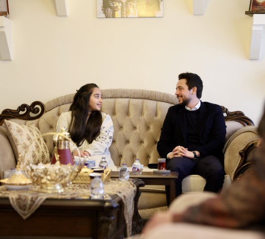 ولي العهد يزور أسرة الشهيد الرائد راشد الزيود
