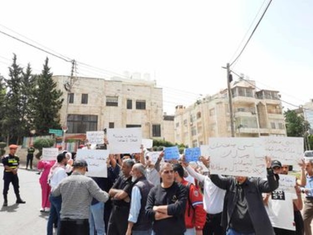 وقفة احتجاجية للمطالبة بضرورة شمول كافة الطلبة بالمنح والقروض