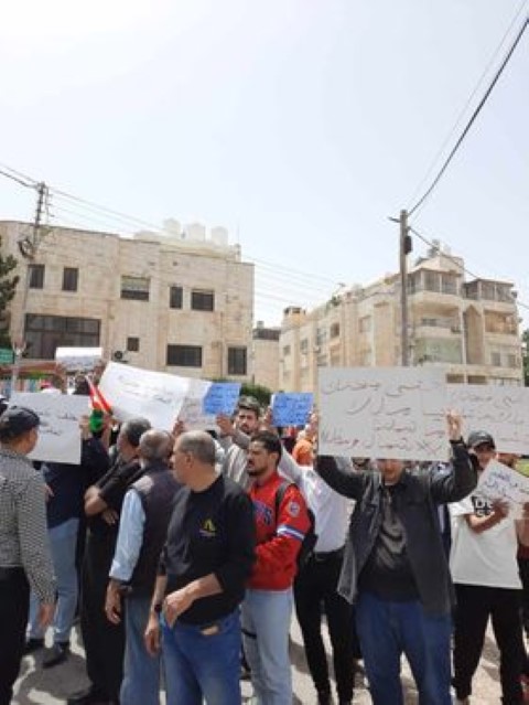 وقفة احتجاجية للمطالبة بضرورة شمول كافة الطلبة بالمنح والقروض