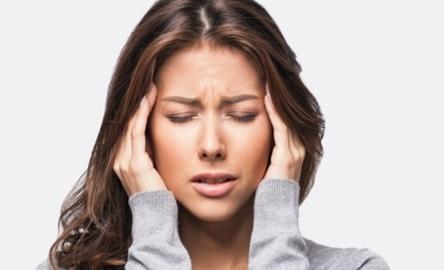 ثلث النساء يعانين من صداع نصفي أثناء الحيض