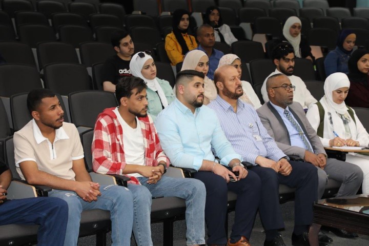 عميد شؤون الطلبة في عمان العربية يلتقي الهيئات العامة للأندية الطلابية