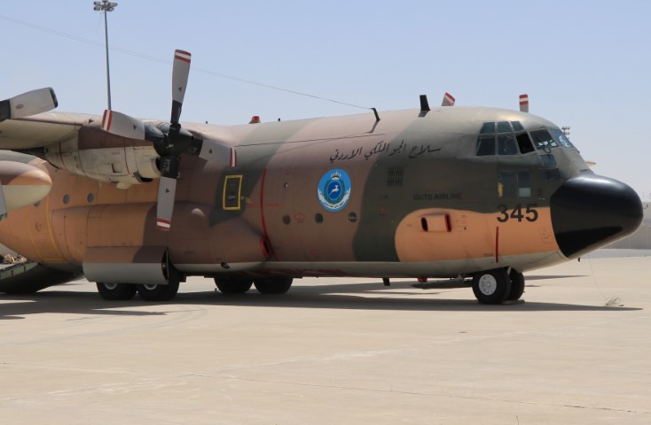 الاردن ينفذ إنزالين جويين لمساعدات على غزة - صور