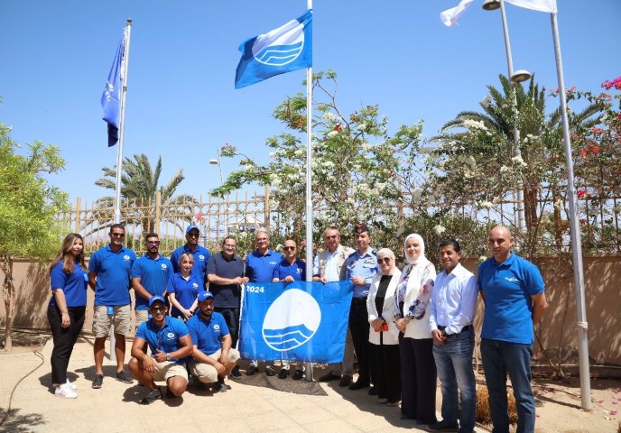 رفع العلم الأزرق البيئي وتسليم المفتاح الأخضر لمطعم ماما جايا بأيلة -العقبة  