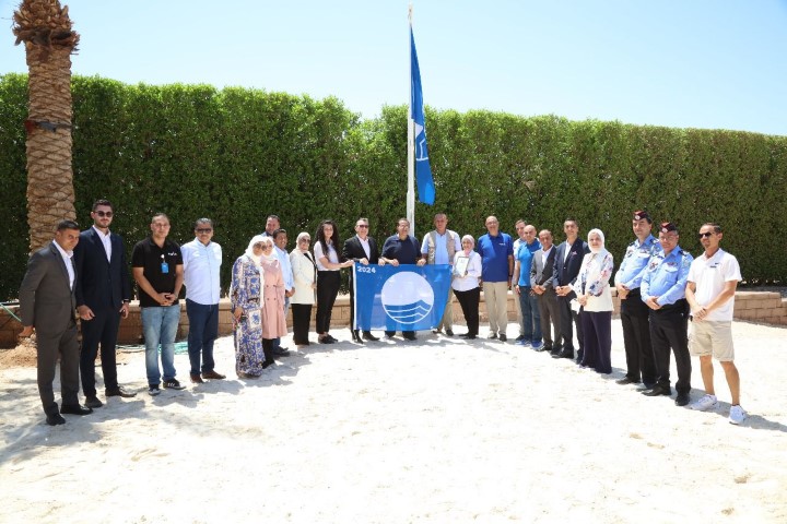 رفع العلم الأزرق البيئي وتسليم المفتاح الأخضر لمطعم ماما جايا بأيلة -العقبة  