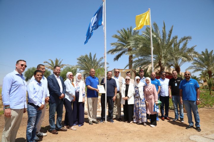 رفع العلم الأزرق البيئي وتسليم المفتاح الأخضر لمطعم ماما جايا بأيلة -العقبة  