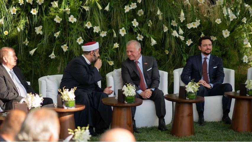 الملك يشارك بجاهة لطلب الأميرة عائشة بنت فيصل - صور