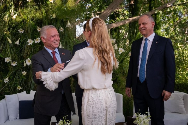 الملك يشارك بجاهة لطلب الأميرة عائشة بنت فيصل - صور