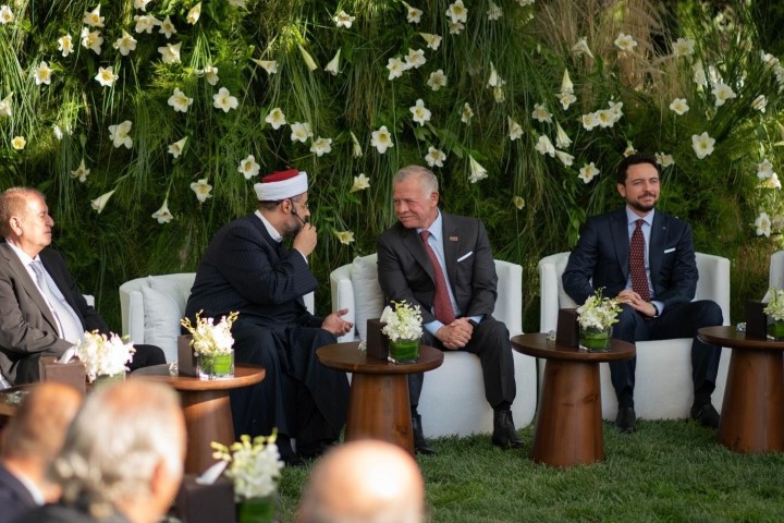 الملك يشارك بجاهة لطلب الأميرة عائشة بنت فيصل - صور