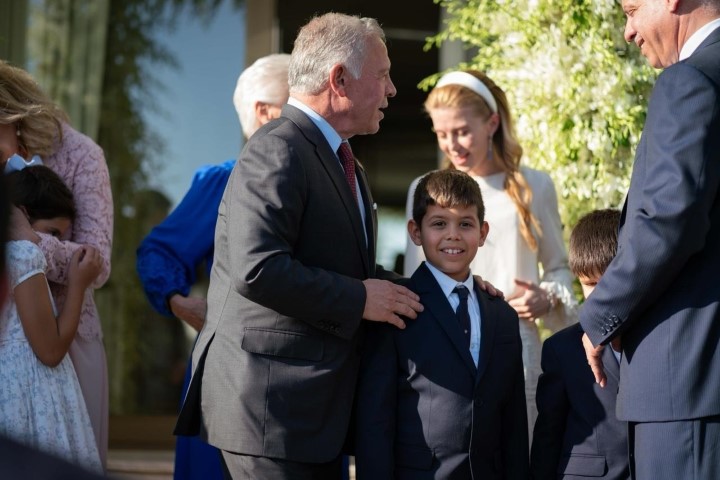 الملك يشارك بجاهة لطلب الأميرة عائشة بنت فيصل - صور