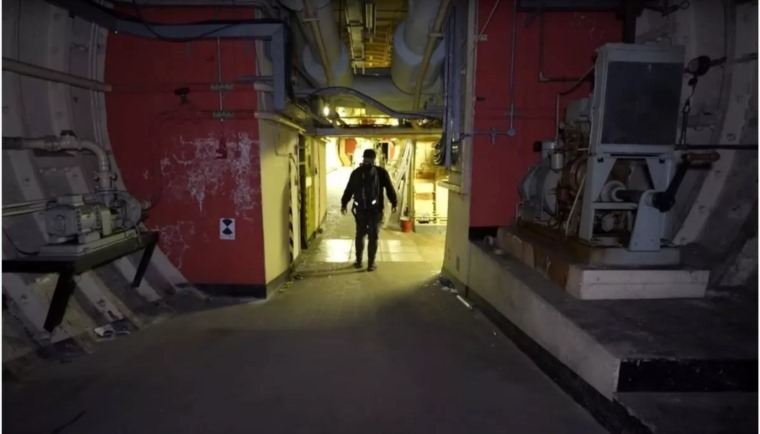 أنفاق سرية وصالة بولينغ أسفل (10 داونينغ ستريت)