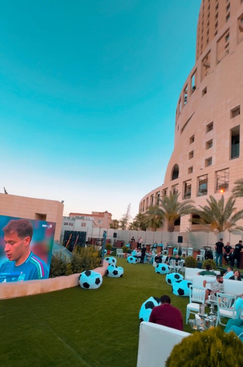 إفتتاح مميز للسبورت لاونج الخارجي في فندق الرويال عمان