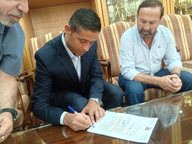 شباب الأردن يتفق مع محمود شلباية وحسن عبد الفتاح  - صور