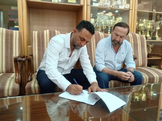 شباب الأردن يتفق مع محمود شلباية وحسن عبد الفتاح  - صور