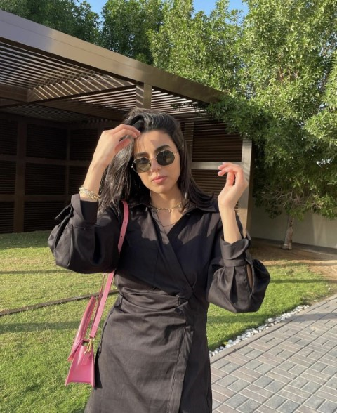 نور ابنة رجل الاعمال زايد البداد تتألق في حفل خطوبتها على رجل الأعمال عبد المحسن الصغير في عمان.