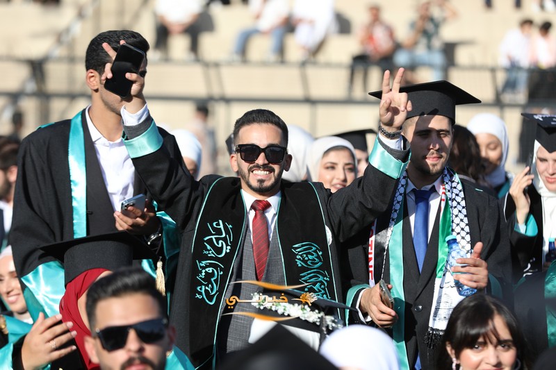 جامعة الزيتونة تحتفل بتخريج الفوج الثامن والعشرين للفصل الدراسي الثاني.