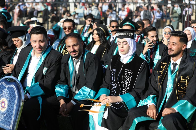 جامعة الزيتونة تحتفل بتخريج الفوج الثامن والعشرين للفصل الدراسي الثاني.