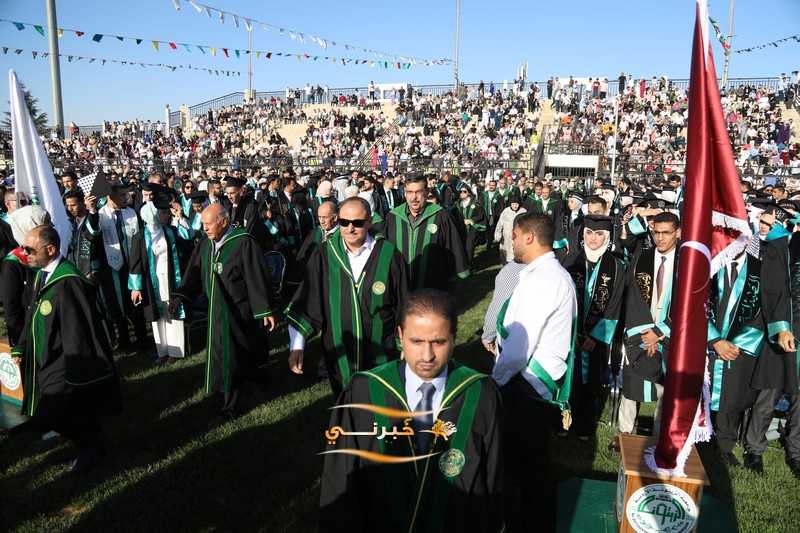 جامعة الزيتونة تحتفل بتخريج الفوج الثامن والعشرين للفصل الدراسي الثاني.