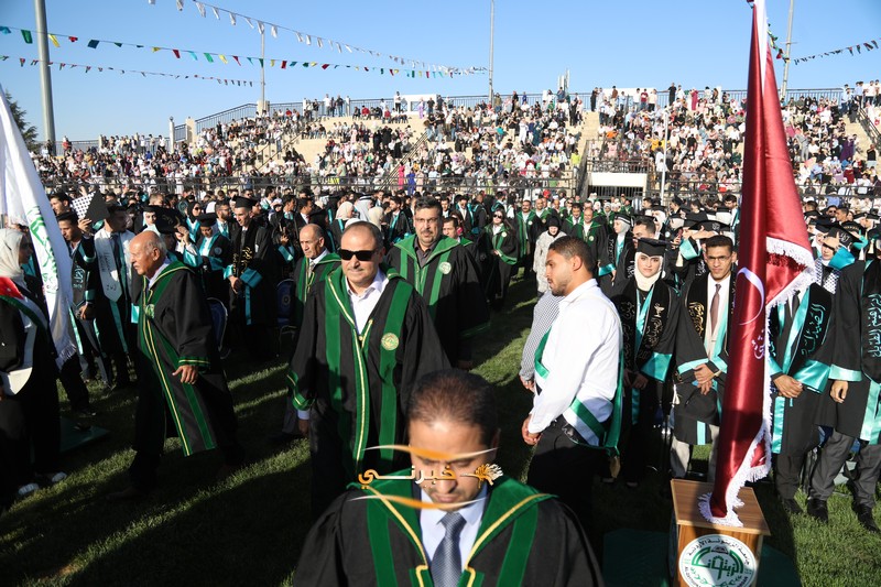 جامعة الزيتونة تحتفل بتخريج الفوج الثامن والعشرين للفصل الدراسي الثاني.