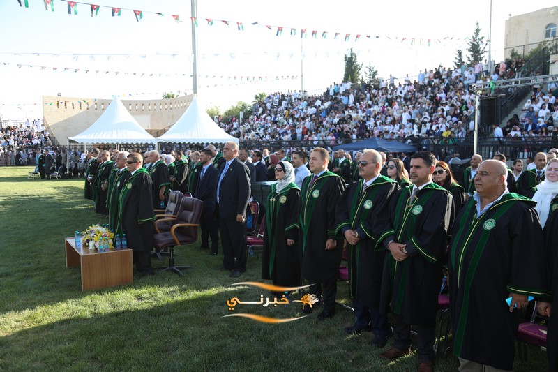 جامعة الزيتونة تحتفل بتخريج الفوج الثامن والعشرين للفصل الدراسي الثاني.